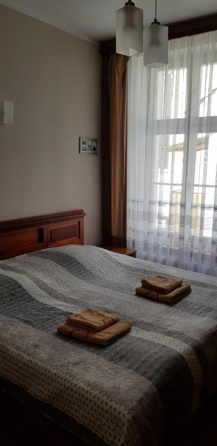 Hotel City Gniezno Bagian luar foto