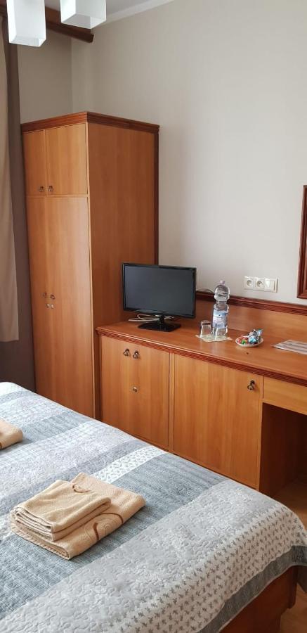 Hotel City Gniezno Bagian luar foto