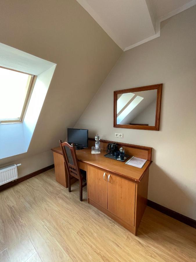 Hotel City Gniezno Bagian luar foto